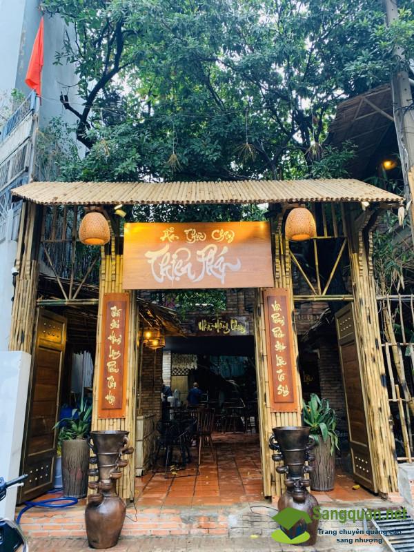 Sang nhanh quán cafe sân vườn kết hợp quán ăn chay nằm ở trung tâm quận Phú Nhuận.