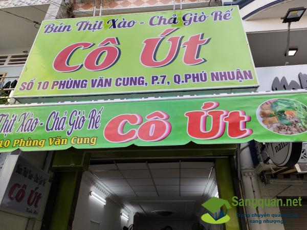 Sang quán ăn bún thịt xào - chả giò rế nằm mặt tiền đường Phùng Văn Cung, quận Phú Nhuận.