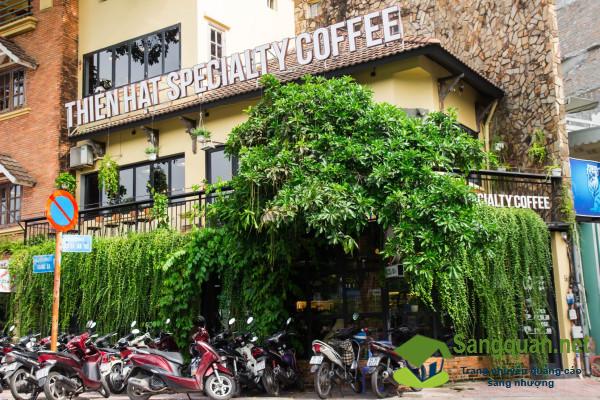 Sang nhượng quán cafe không gian máy lạnh, nằm mặt tiền đường Nguyễn Văn Thủ, phường Đa Kao, quận 1.