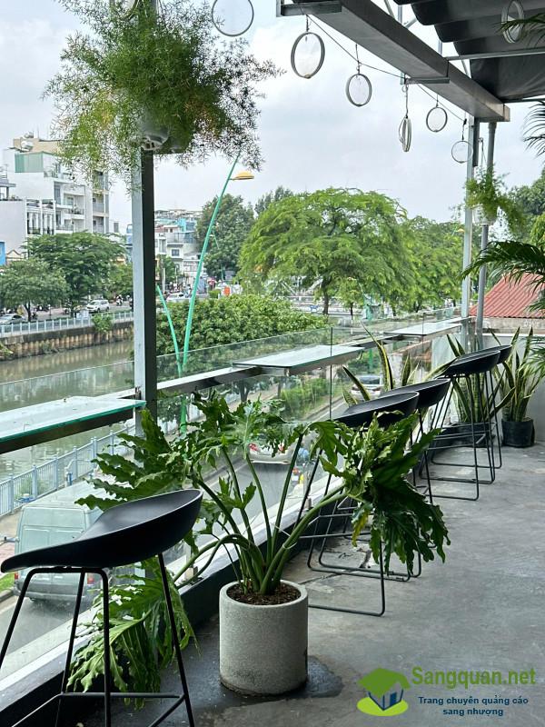 Sang quán cafe