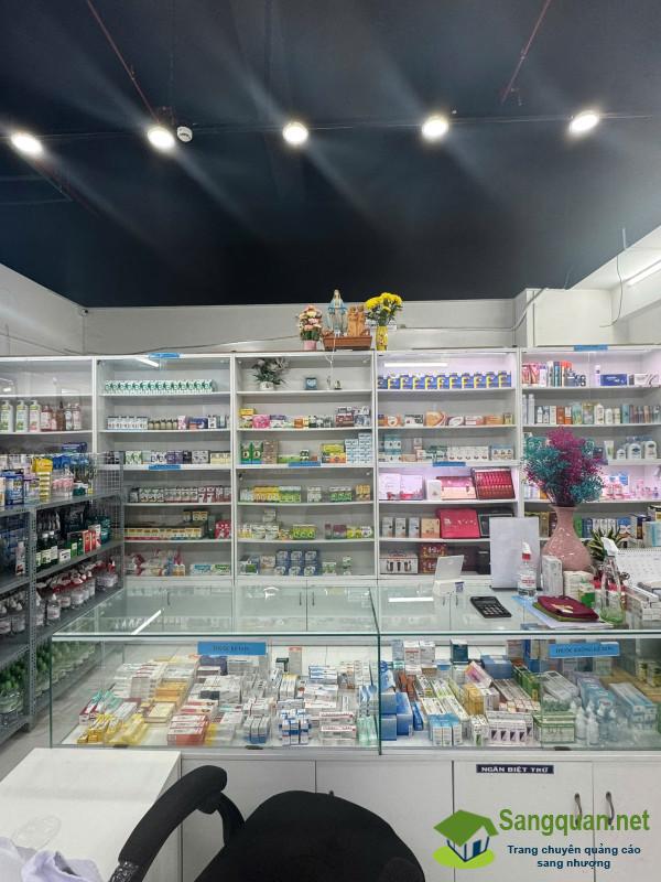 Sang nhà thuốc tây