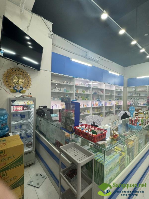 Sang nhà thuốc tây