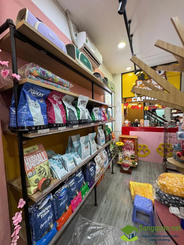 Sang cửa hàng thú nuôi