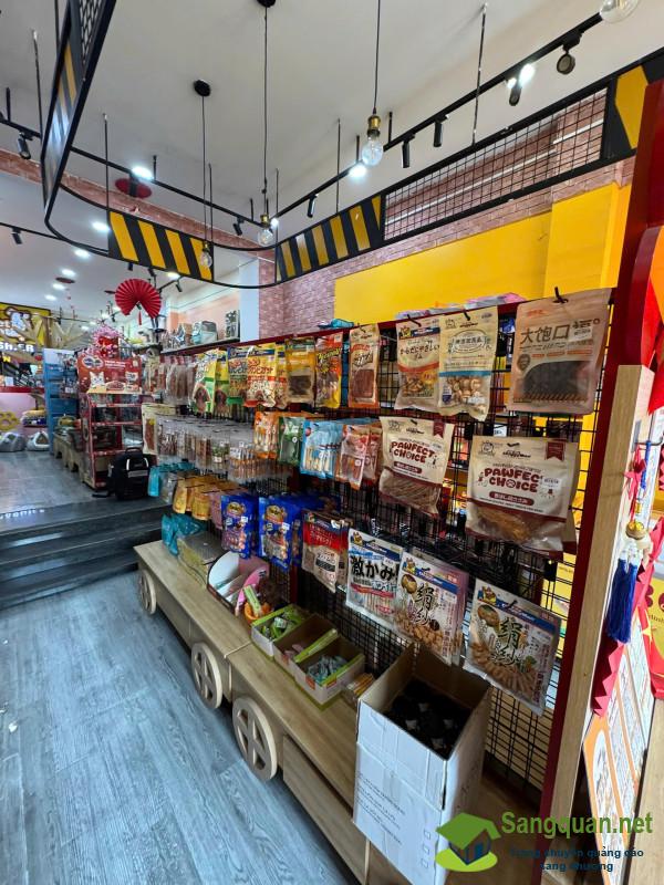 Sang cửa hàng thú nuôi