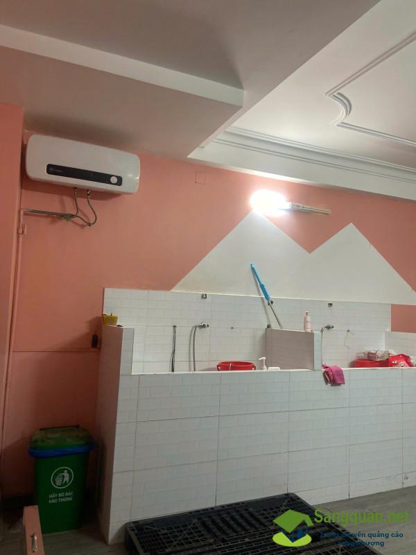 Sang cửa hàng thú nuôi